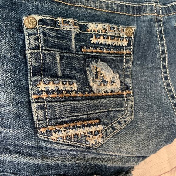Shyanne Distressed Denim Jean Shorts Cutoffs Embroidered Jewel Detail Size 30 - Picture 11 of 16